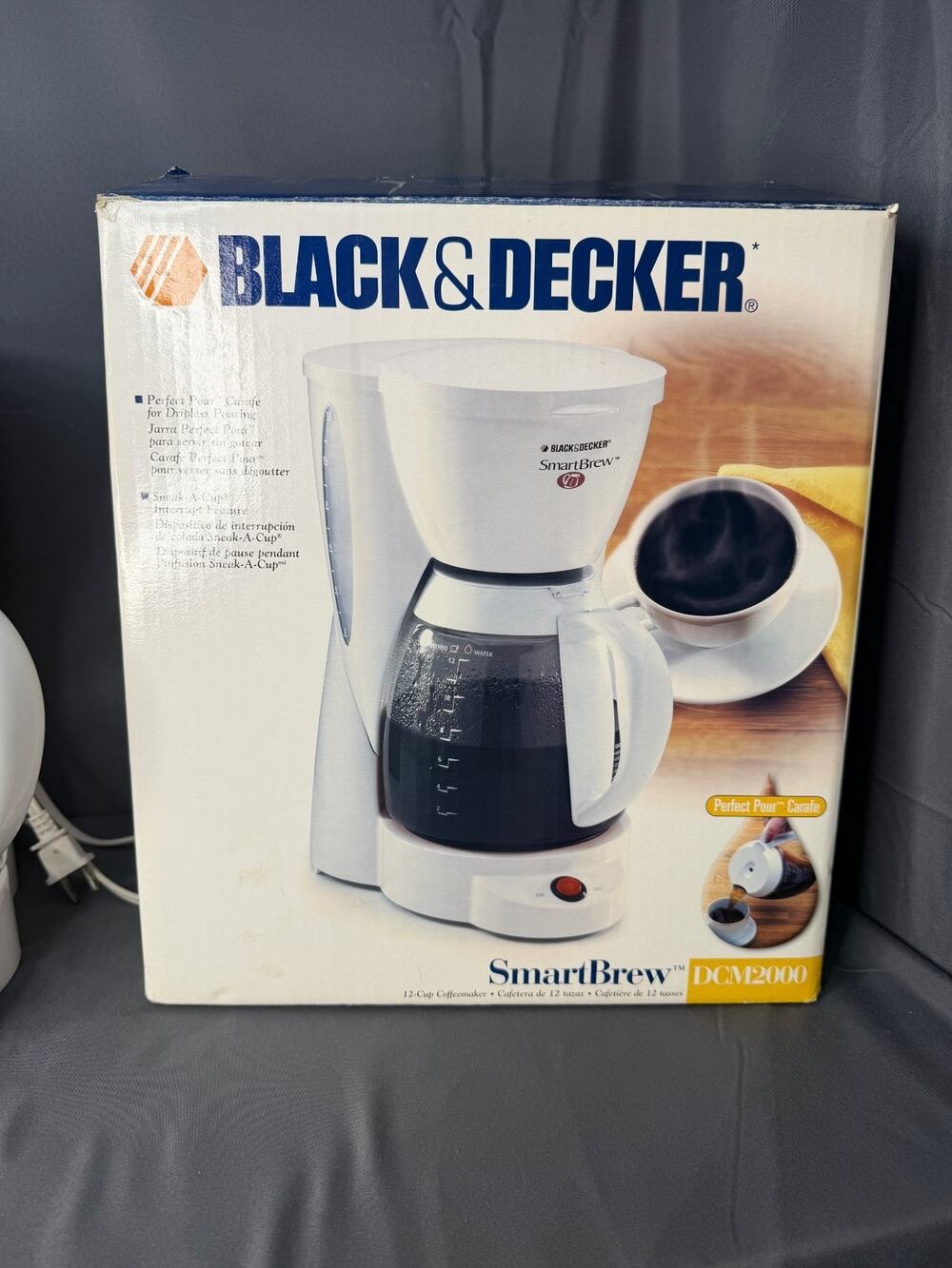 BLACK&DECKER Smart Brew DCM2000 12 Cup Coffeemaker in Box